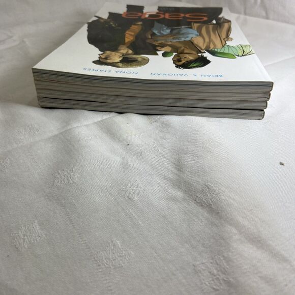 Saga Books 1 - 4 Brian K. Vaughan Fiona Staples Graphic Novel Comic - Picture 5 of 16